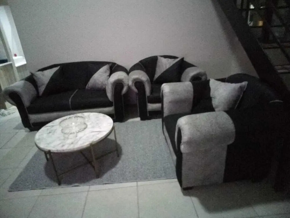 Lovely Rosebank 1-bedroom condo with pool & cinema