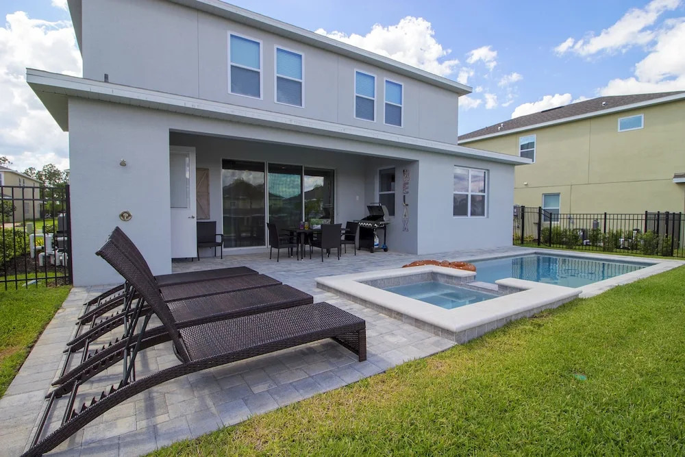 7711 Fairfax Drive