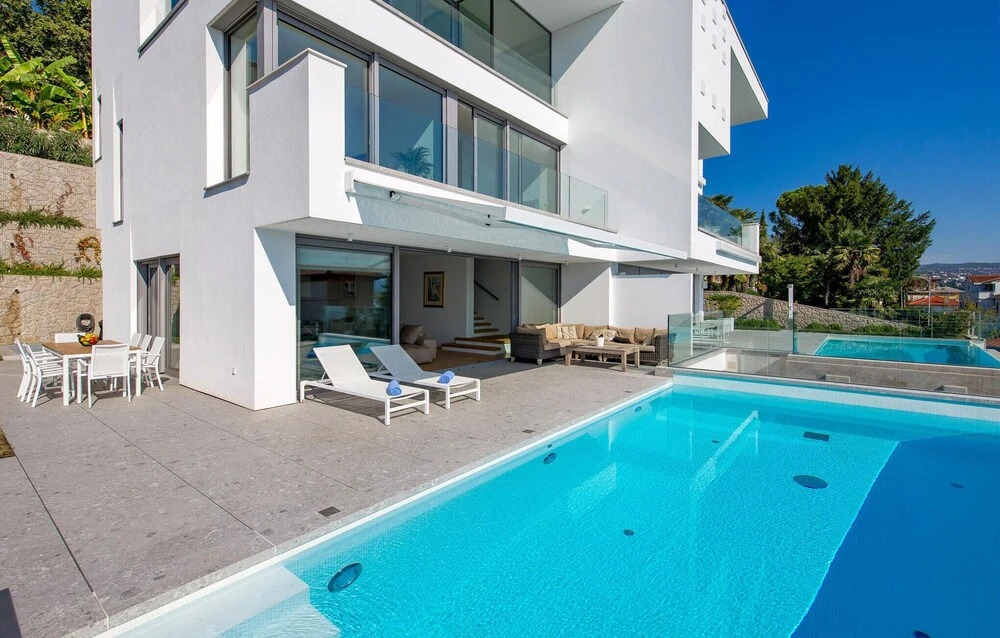 Nice Apartment in Opatija With 4 Bedrooms, Sauna and Heated Swimming Pool