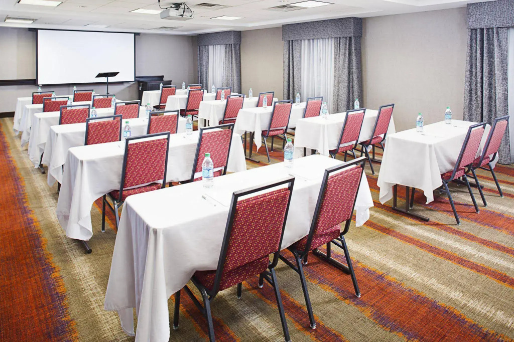 Hampton by Hilton Lansing West