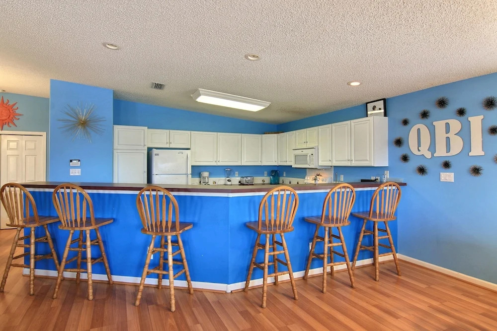 Quitcha Beach Inn 4 Bedrooms 2 Bathrooms Home