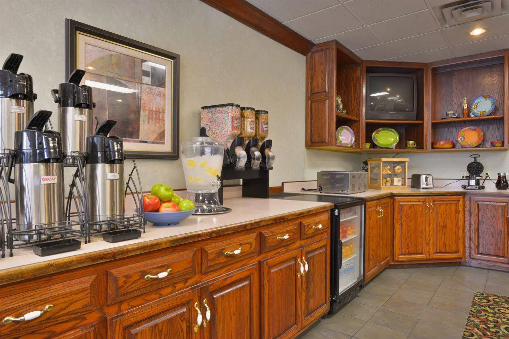 Lamplighter Inn & Suites Pittsburg