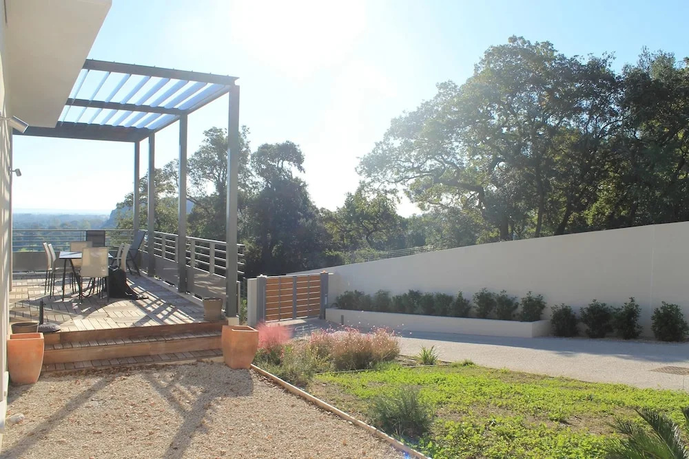 House with 4 Bedrooms in Villeneuve-Lès-Avignon, with Wonderful Mountain View, Enclosed Garden And Wifi