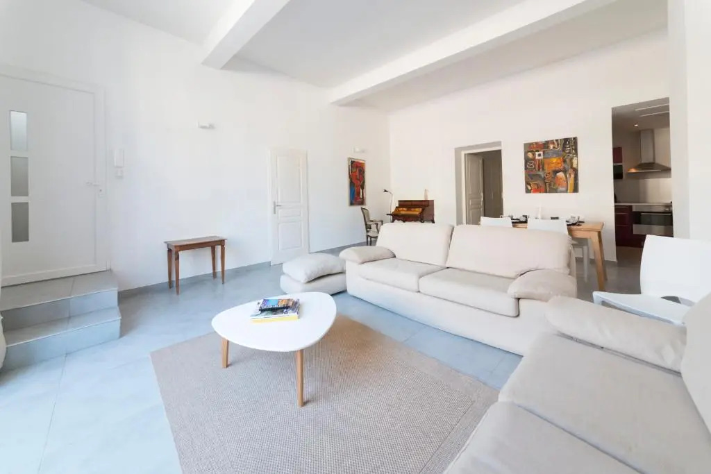 T3 Appartement HYPERCENTRE PROCHE COMMERCE- PARKING - 2 Chambres Wifi Gratuit