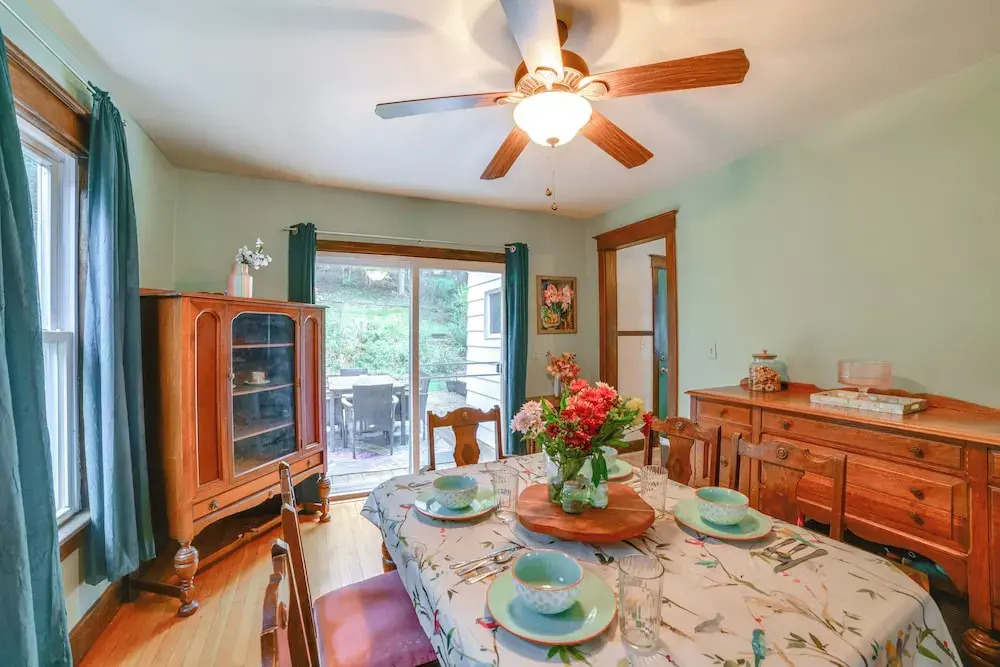 1 Mi to Dtwn Binghamton: Pet-friendly Home w/ Deck