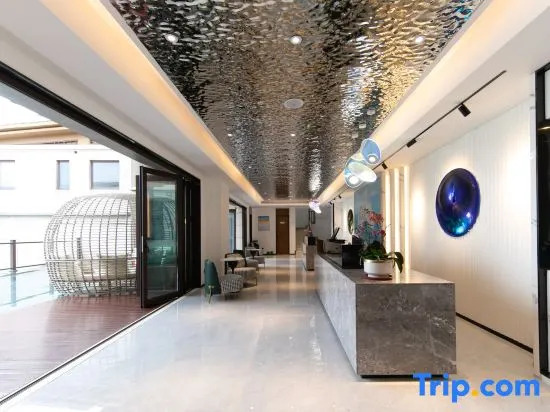 Wanning Half-Mountain Seacliff Lighthouse Pool Villa (Shenzhou Peninsula Potougang Branch)