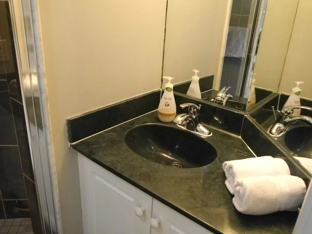 Gorgeous 2BR with Stunning Views
