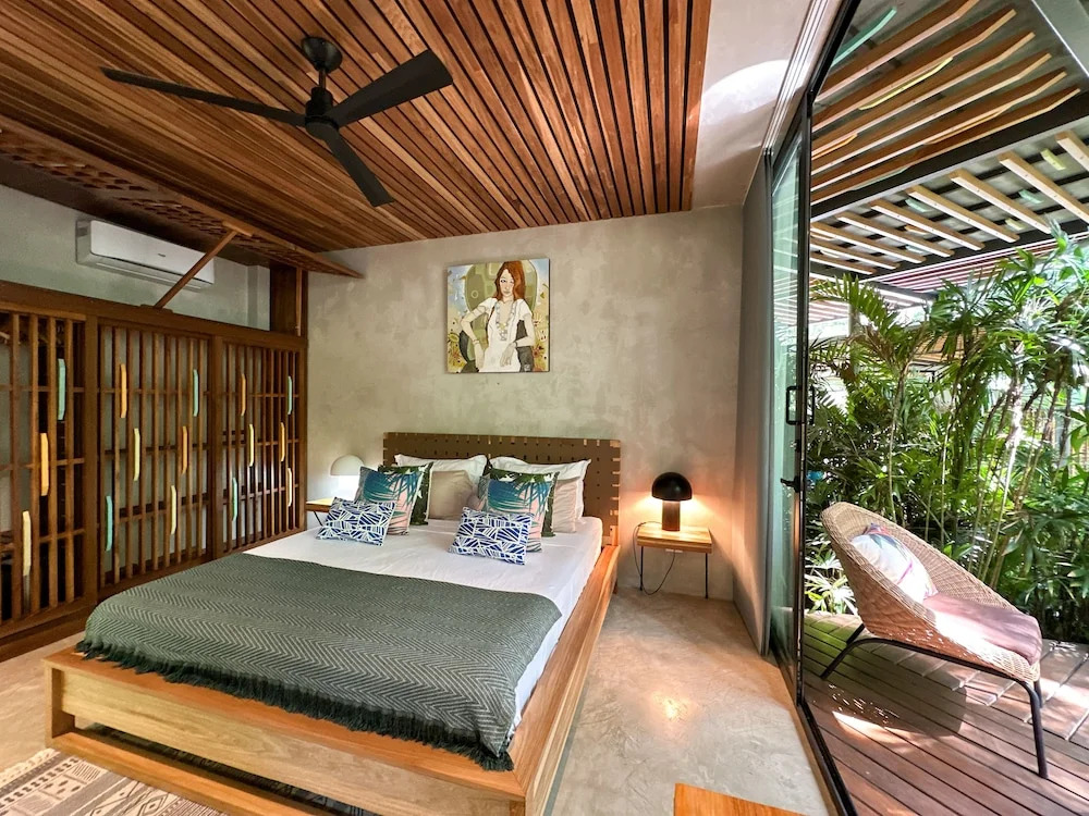 Caribbean Courtyard Villas 6 to 10 pp