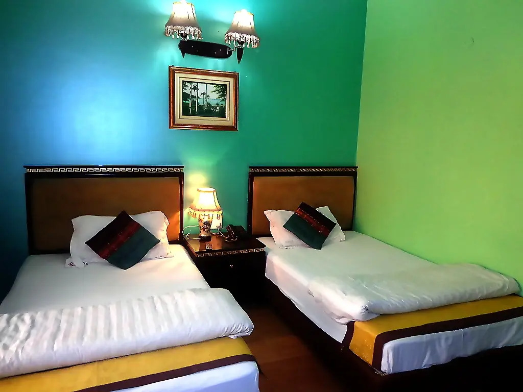 Hotel Revels Plum