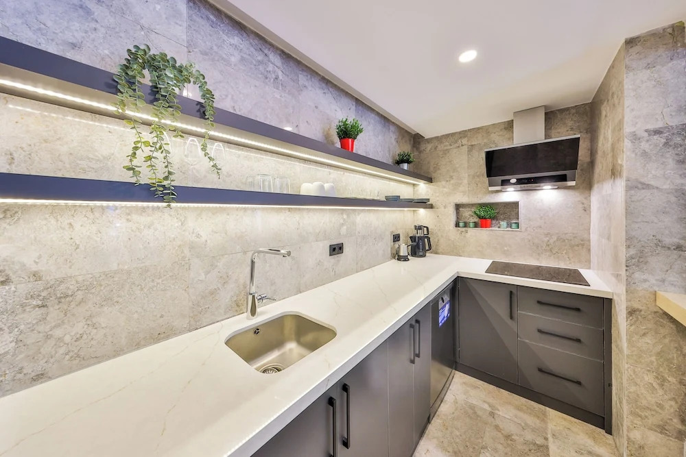 Отель Sole Suites