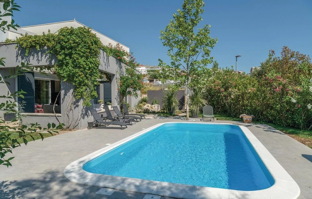 Amazing Home in Podstrana With Wifi, Outdoor Swimming Pool and Heated Swimming Pool