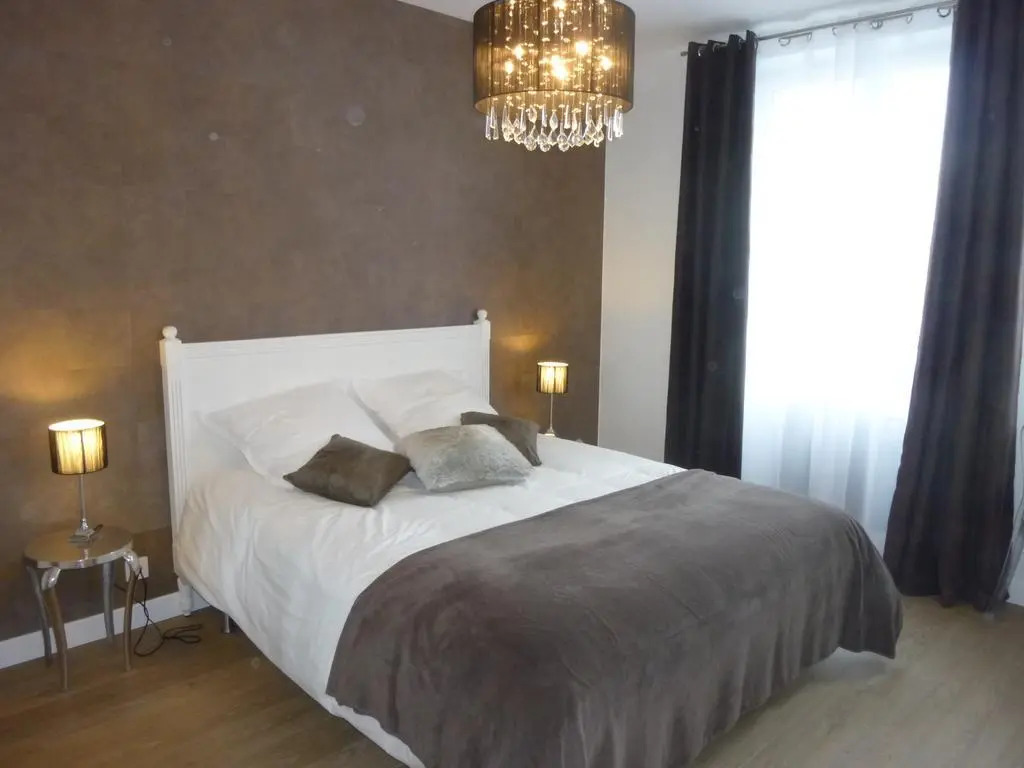 Brest Suite Home