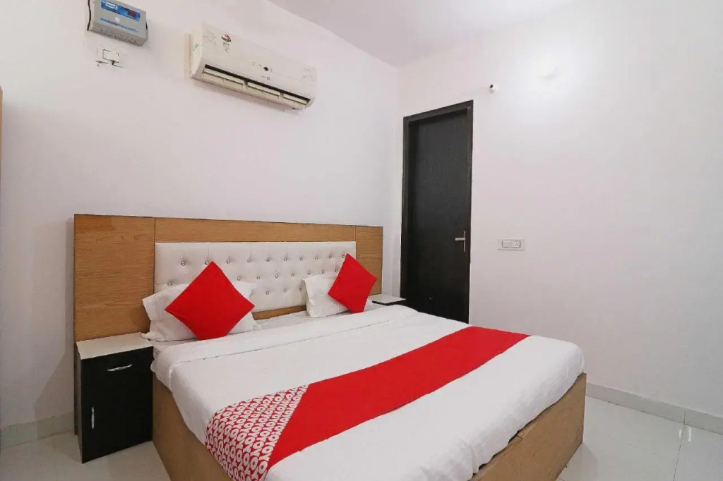 Red Carmine by OYO Rooms
