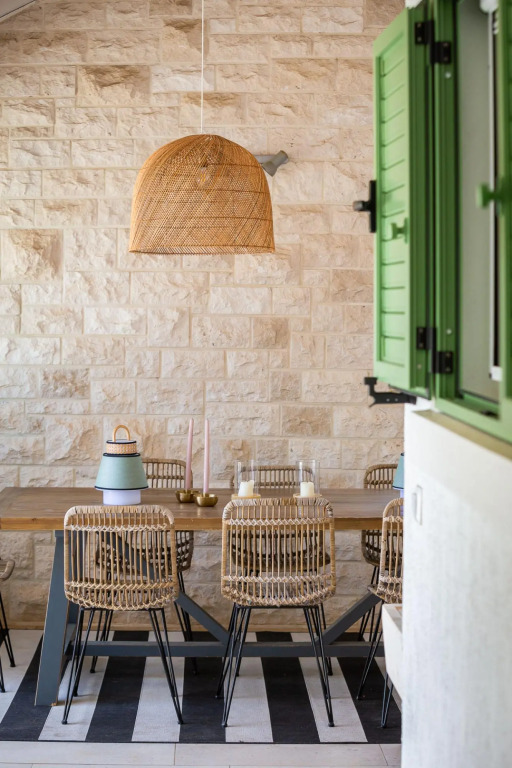 Sina in Splitska with 4 bedrooms and 3 bathrooms