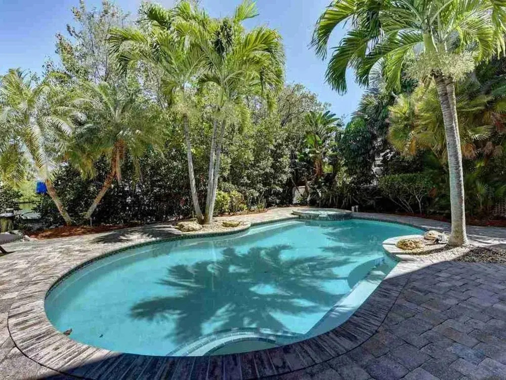 Cayman Bay 505 Magnolia by RedAwning