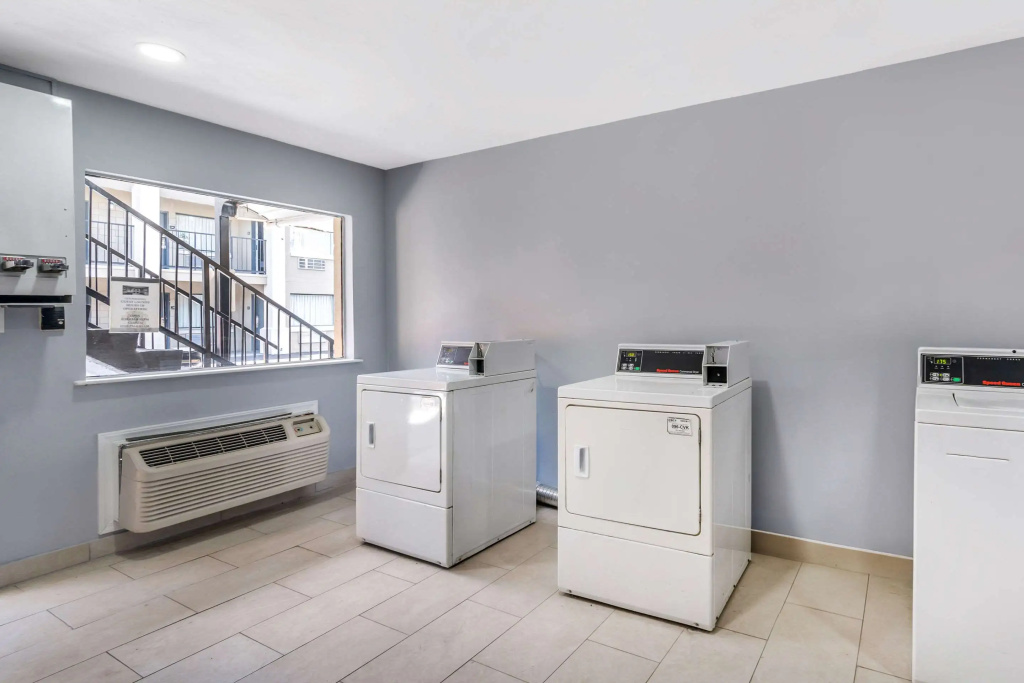 Econo Lodge Inn & Suites Virginia Beach - Norfolk