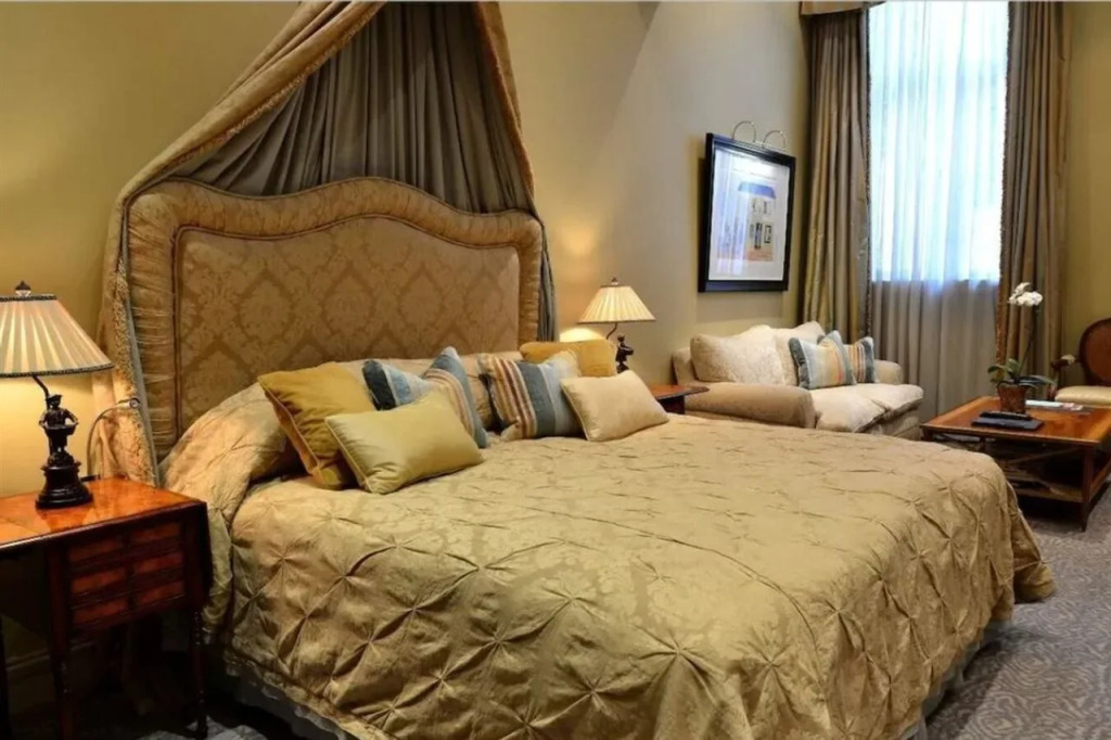 The Monarch Hotel