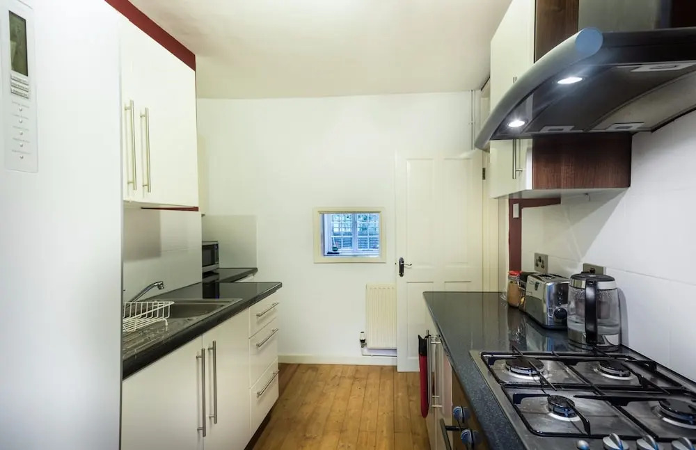 Spacious, Garden Flat for 4 in Bath