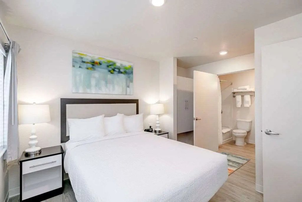 Soka Suites Dallas - Las Colinas