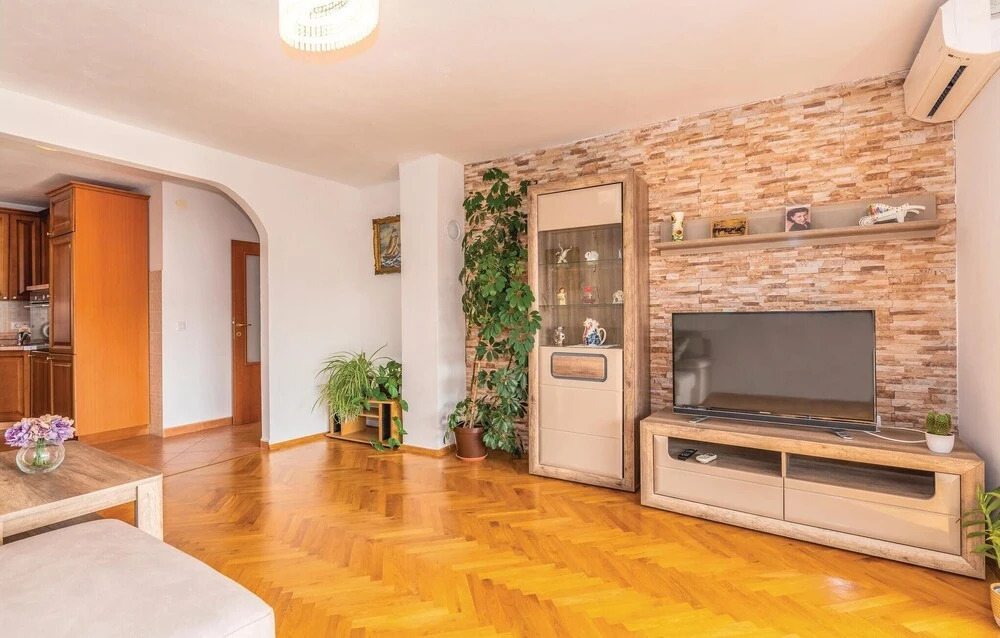 2 Bedroom Gorgeous Apartment In Polje