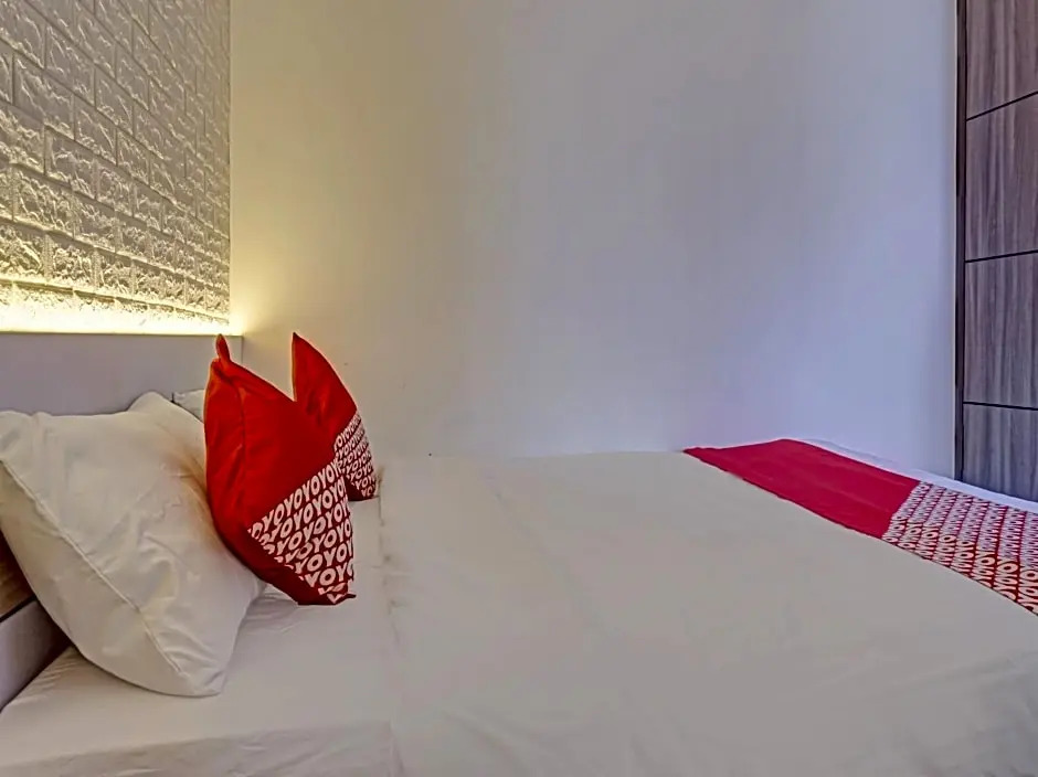 OYO 90120 Bolang Room