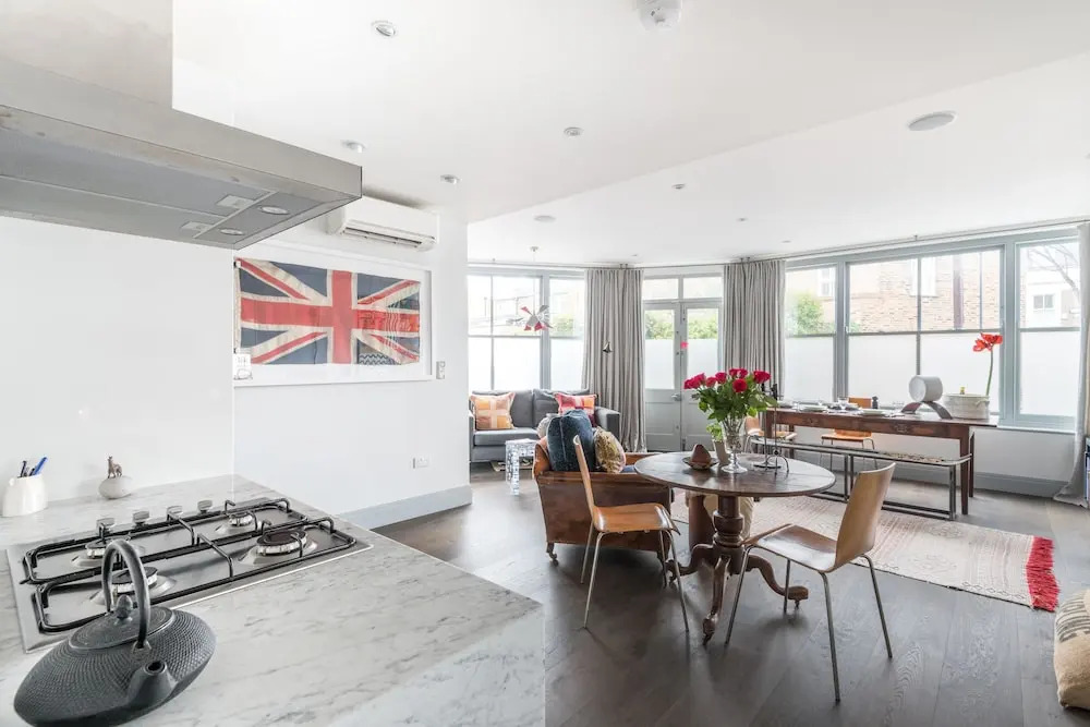 Classic Hammersmith Home by Ravenscourt Park