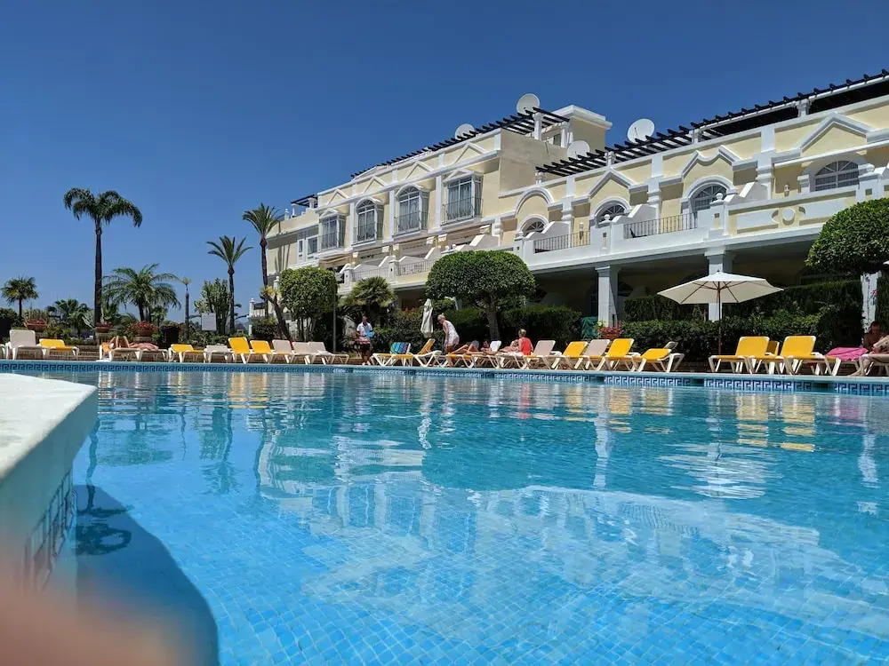 Spacious Neuva Andalucia 2 bed Apt