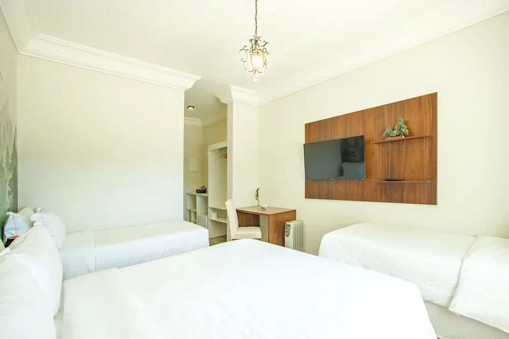 Altitude Lodge Hotel