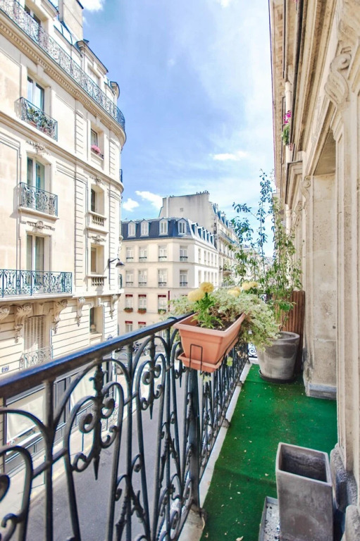 Bright apartment - Victor Hugo