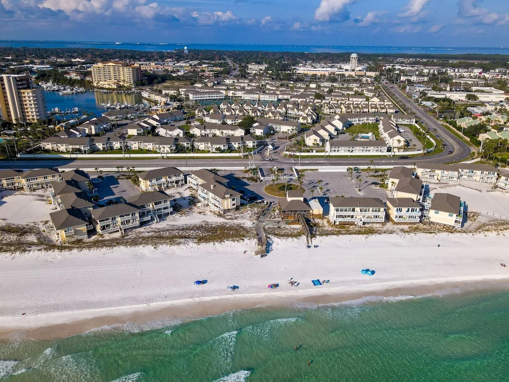 Sandpiper Cove #4213 by Southern Vacation Rentals