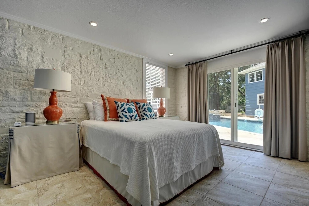 6BR 8BA Historic LBJ Estate near Lake Austin by RedAwning