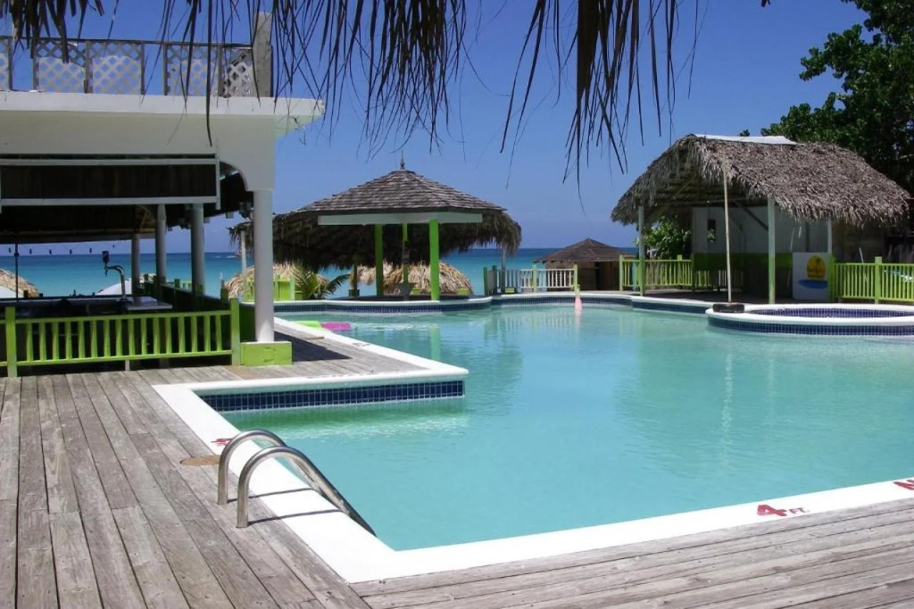 Fun Holiday Beach Hotel