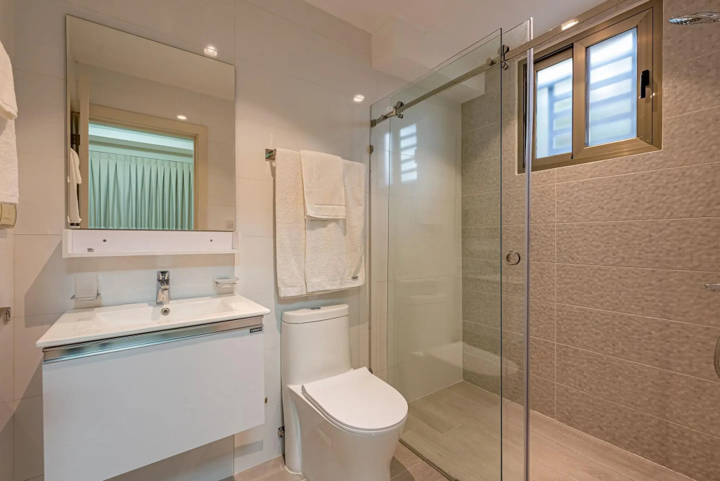 Hotel Stay Here Suites