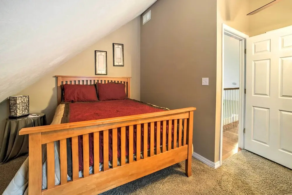 Hot Tub & Wooded Views: Lakefront Blue Eye Cottage