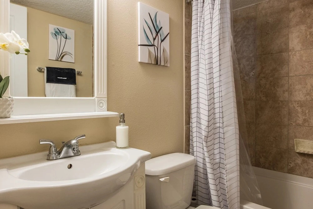 Sunny Apartments near Beach by Frontdesk