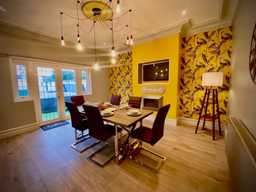 Captivating 4-Bed Hot Tub House in Blackpool