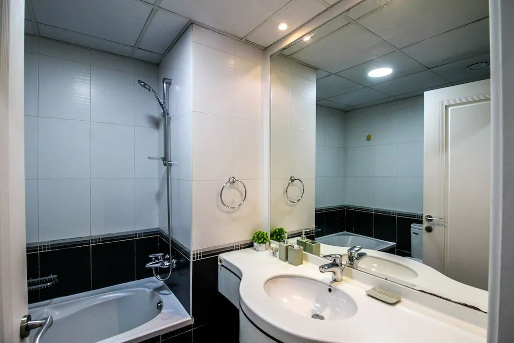 Yogi - Marina Marvel Luxurious 1BR Apt at Al Shera Tower