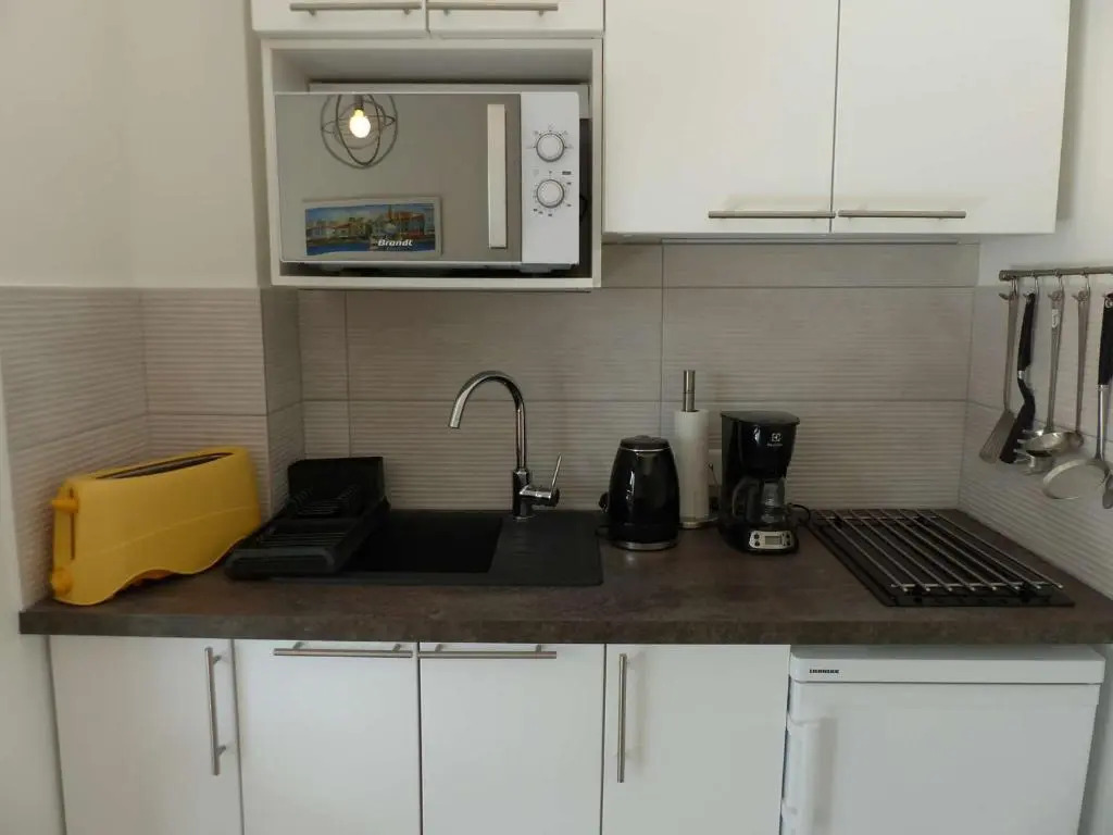 Appartement Le Lavandou, 1 pièce, 2 personnes - FR-1-308-110