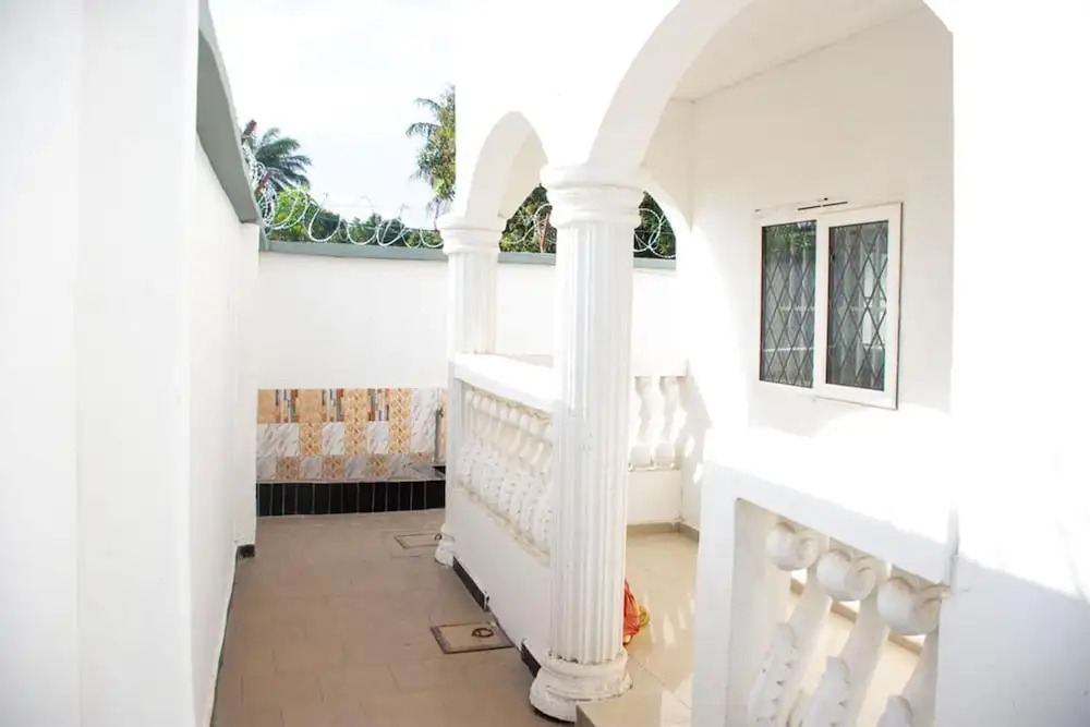 White House Luxury Mansion With a Difference