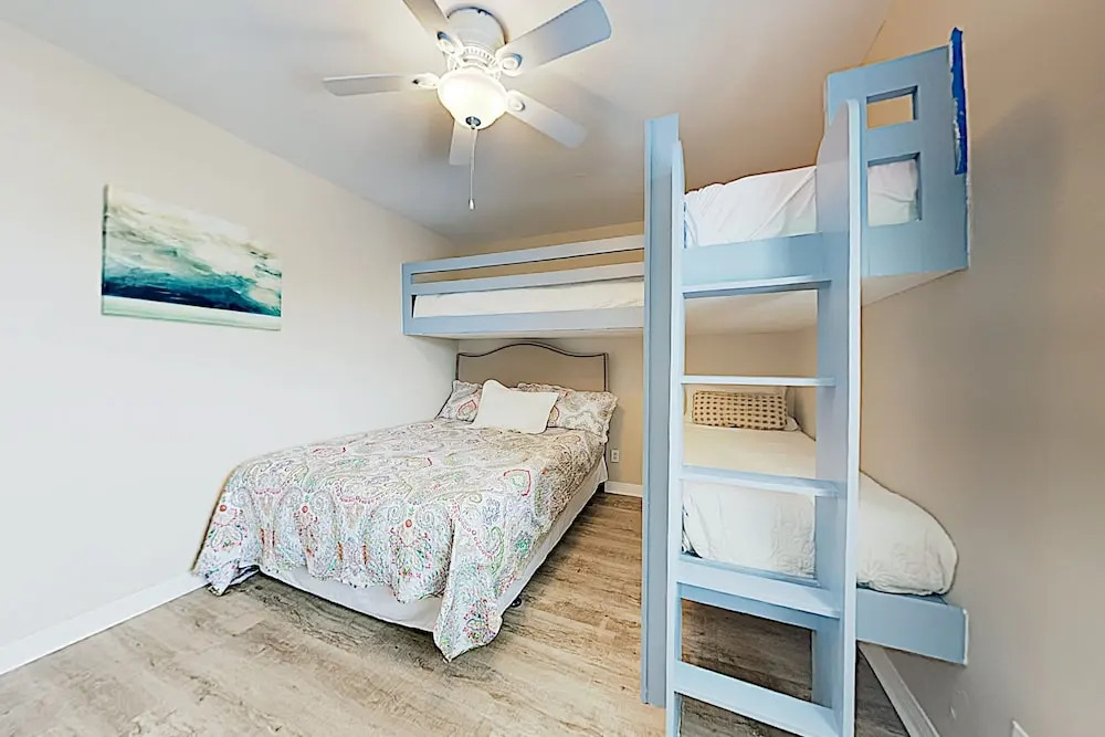 New Listing! Gulf-view : Heated Pool, Hot Tub 2 Bedroom Condo