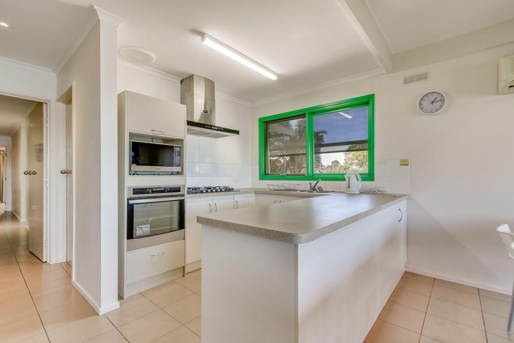 The Point - Spacious Waterfront Escape