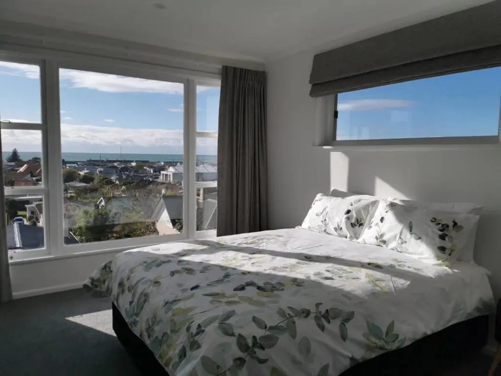 Hello Seaview! 4 BRs House in Central Location!