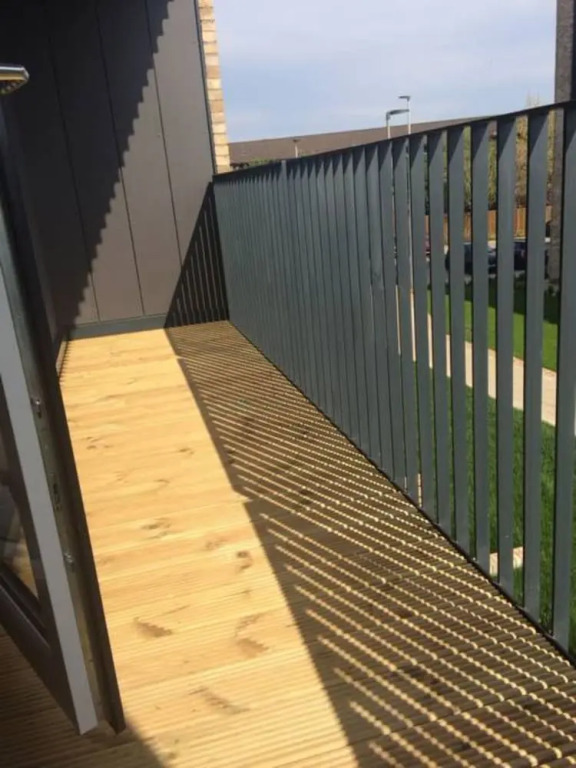 1 Bedroom Apartment With Free Parking Sleeps 2 in City Centre