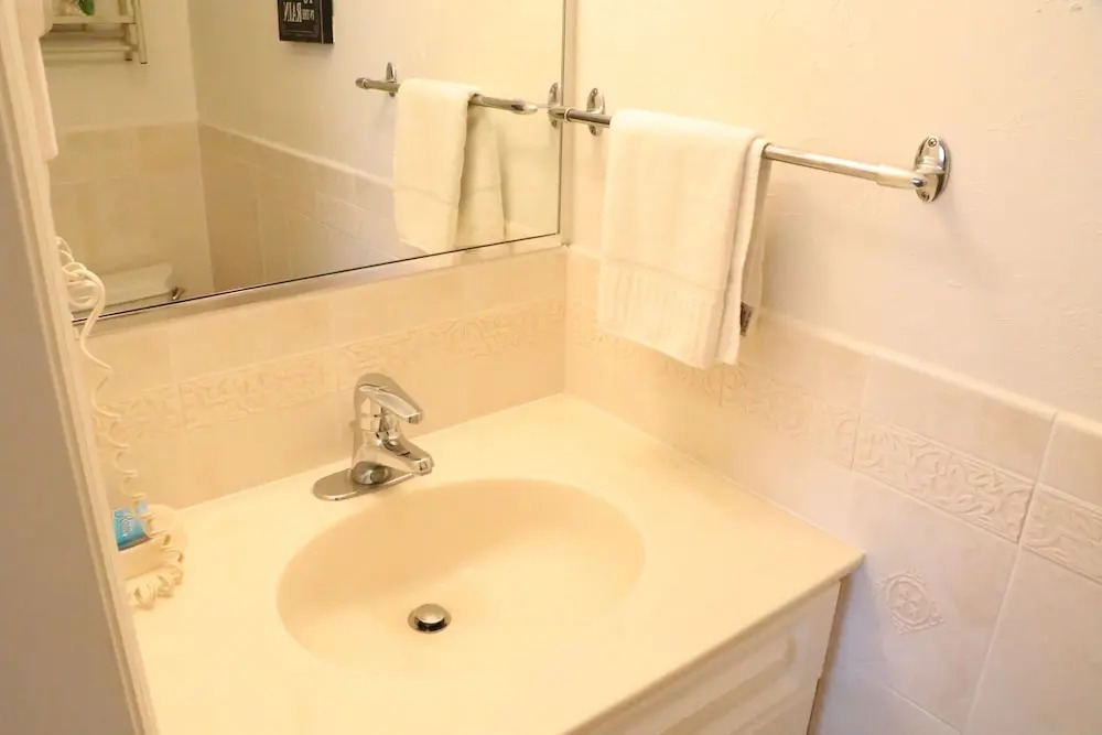 Jamaica Royale 005 - 2 Br Condo