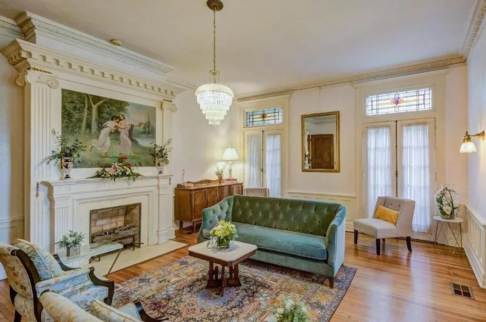 Oak Hall Mansion and Boutique Hotel