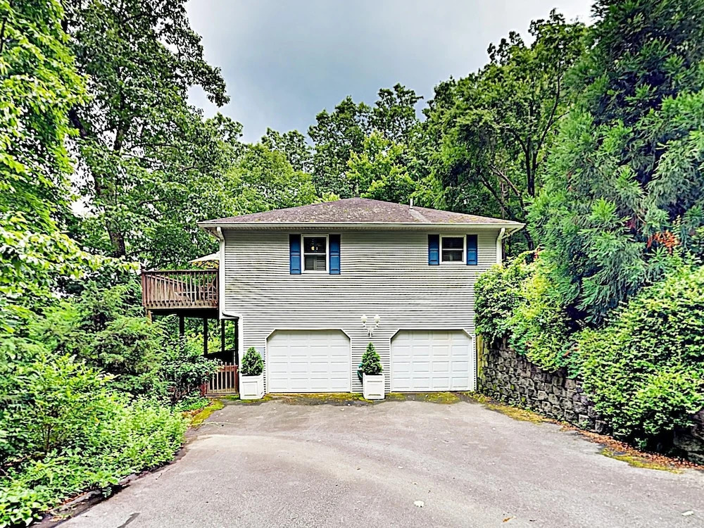 New Listing! Spacious Hillside Ada Access 4 Bedroom Home
