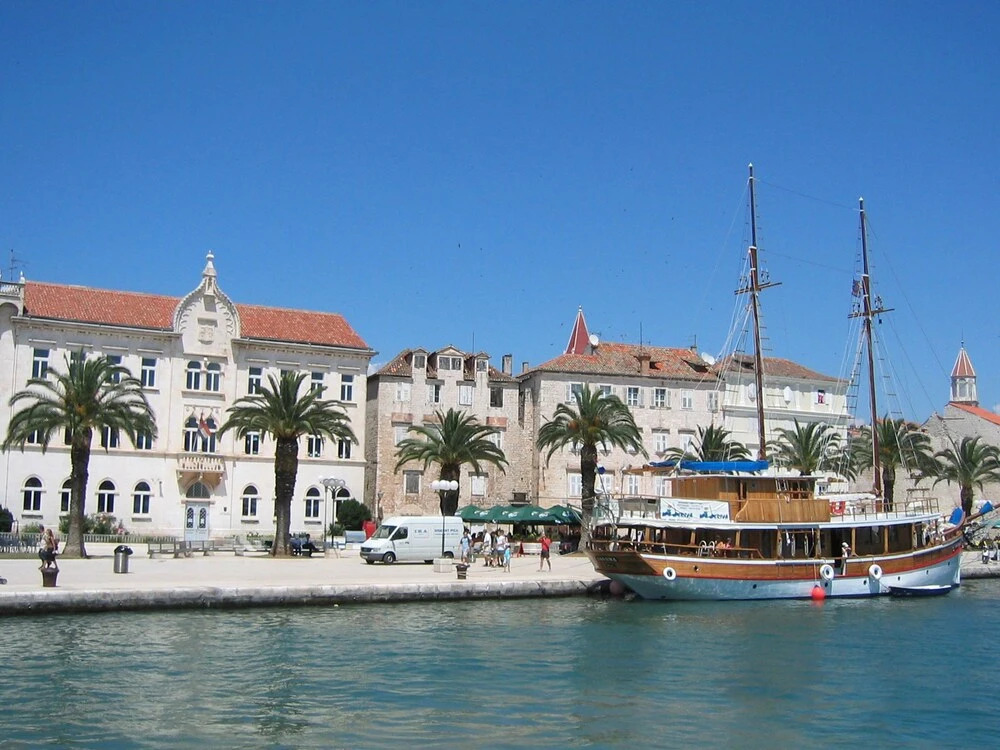 Modernistic Apartment in Primosten With Pool