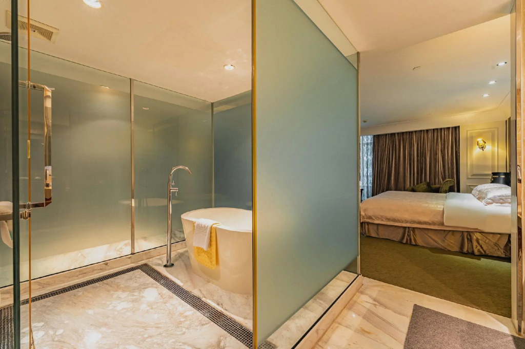 Kingdom Hotel