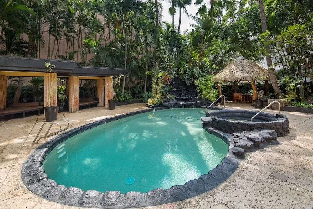 Gorgeous One Bedroom Bamboo Blocks From the Beach by Redawning