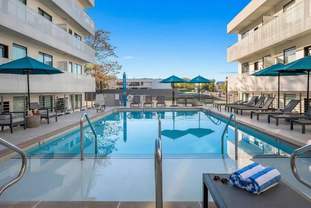 New Walk to Gulch - Private Penthouse Pool Deck Views